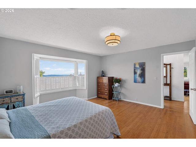 10065 Se CRESTHILL Rd, Happy Valley, OR 97086