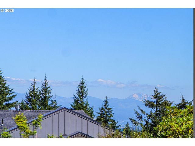 10065 Se CRESTHILL Rd, Happy Valley, OR 97086