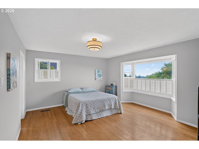 10065 Se CRESTHILL Rd, Happy Valley, OR 97086