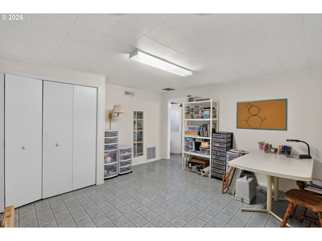 10065 Se CRESTHILL Rd, Happy Valley, OR 97086