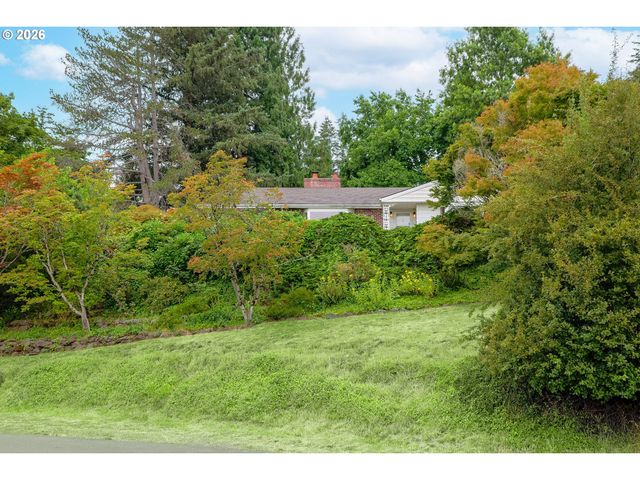 10065 Se CRESTHILL Rd, Happy Valley, OR 97086
