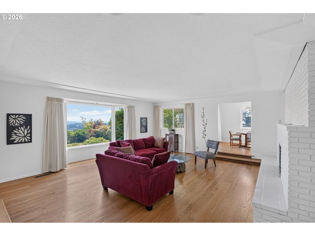 10065 Se CRESTHILL Rd, Happy Valley, OR 97086
