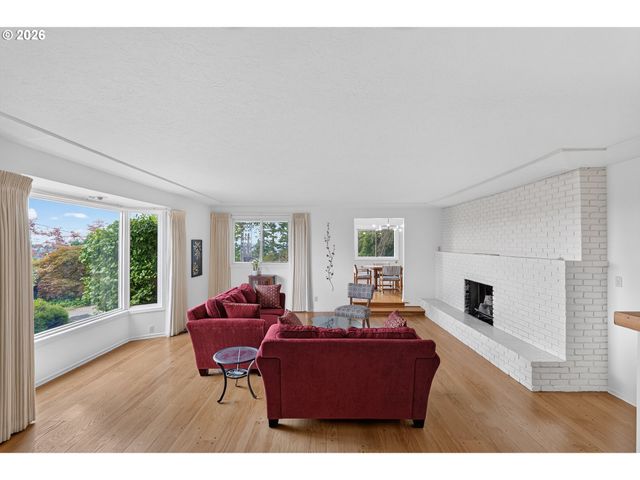 10065 Se CRESTHILL Rd, Happy Valley, OR 97086