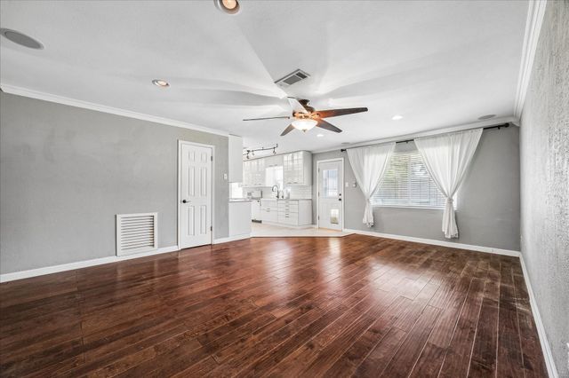 1213 E Brown Lane, Deer Park, TX 77536