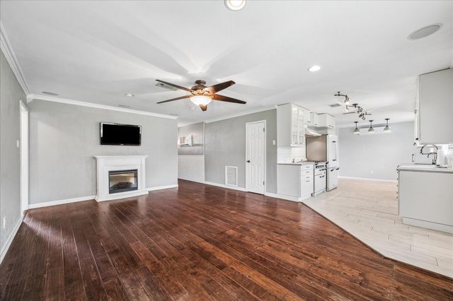 1213 E Brown Lane, Deer Park, TX 77536