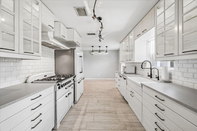 1213 E Brown Lane, Deer Park, TX 77536