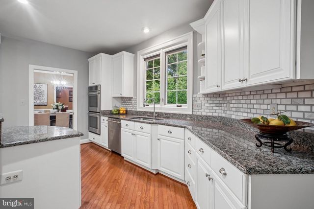 8615 HAMPTON WAY, Fairfax Station, VA 22039