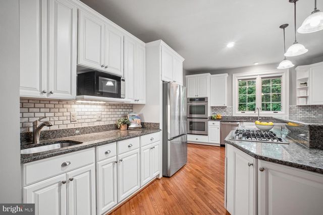 8615 HAMPTON WAY, Fairfax Station, VA 22039
