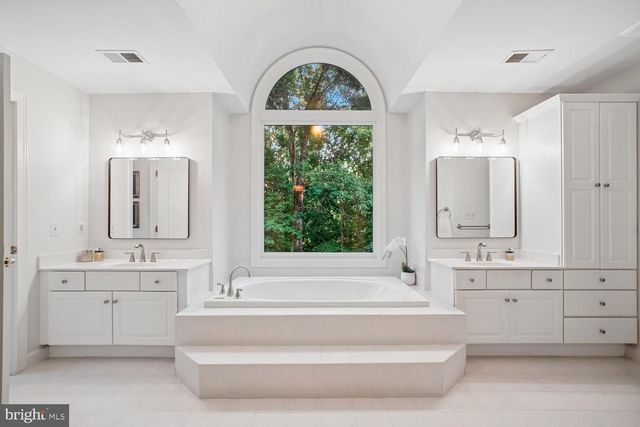 8615 HAMPTON WAY, Fairfax Station, VA 22039