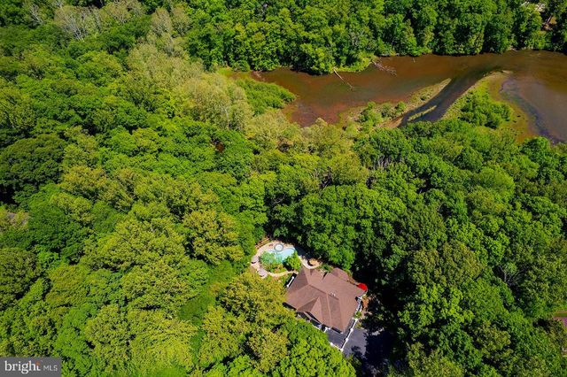 8615 HAMPTON WAY, Fairfax Station, VA 22039