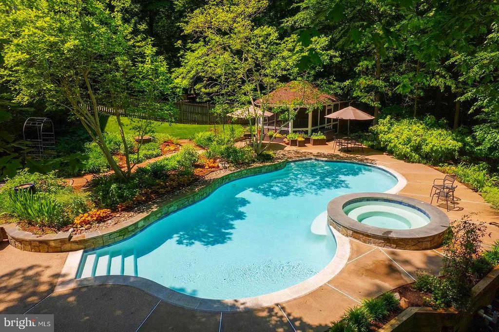 8615 HAMPTON WAY, Fairfax Station, VA 22039