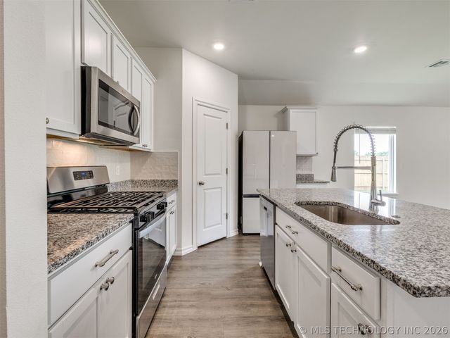 7030 E 155th Place S, Bixby, OK 74008