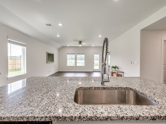 7030 E 155th Place S, Bixby, OK 74008