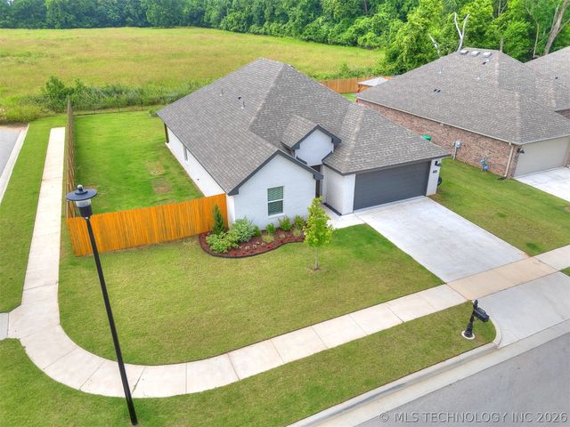 7030 E 155th Place S, Bixby, OK 74008