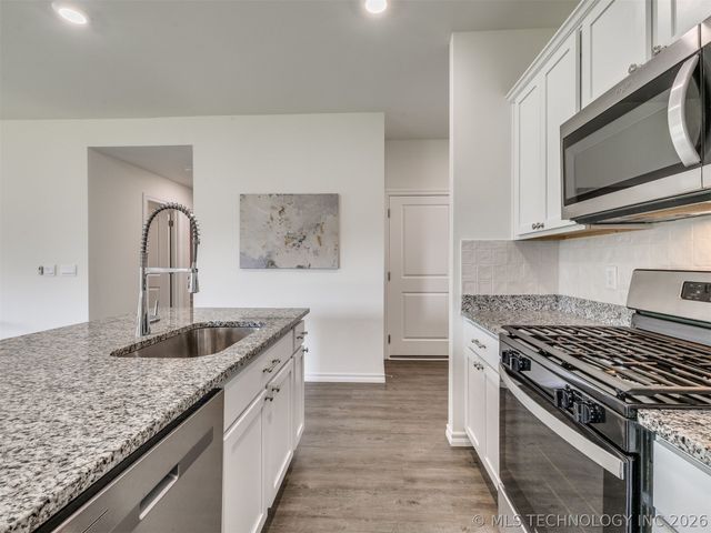 7030 E 155th Place S, Bixby, OK 74008