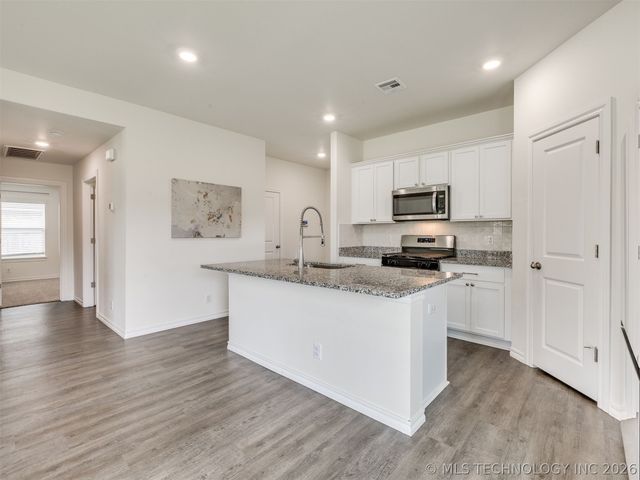 7030 E 155th Place S, Bixby, OK 74008