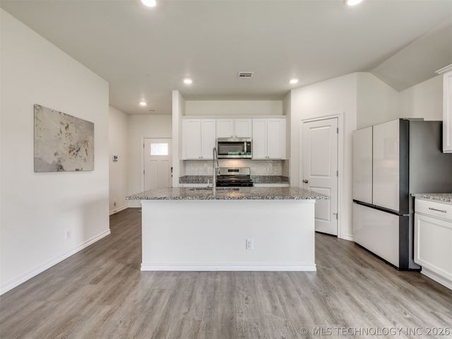 7030 E 155th Place S, Bixby, OK 74008