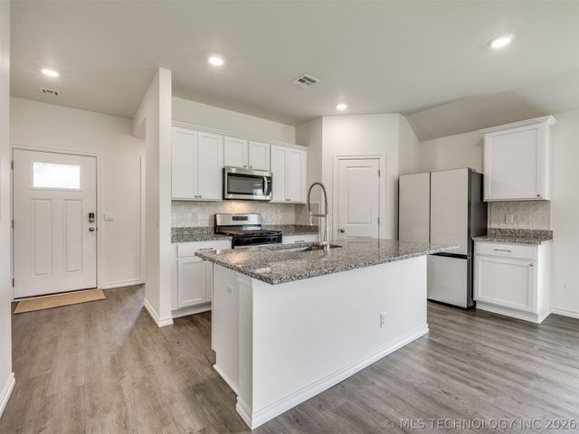 7030 E 155th Place S, Bixby, OK 74008