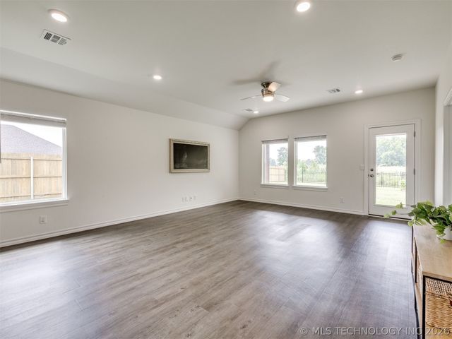 7030 E 155th Place S, Bixby, OK 74008