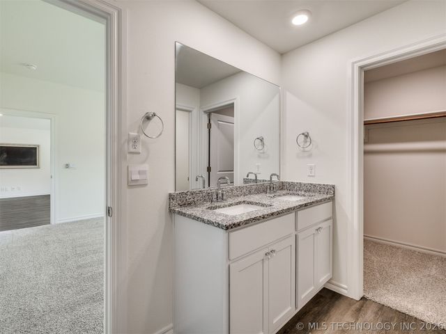 7030 E 155th Place S, Bixby, OK 74008