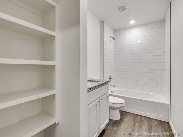 7030 E 155th Place S, Bixby, OK 74008