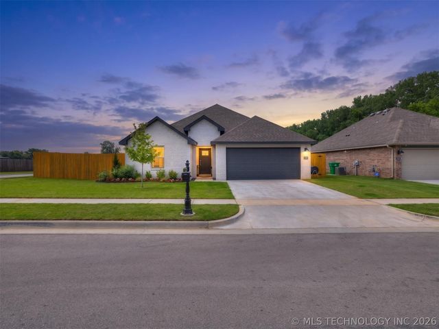 7030 E 155th Place S, Bixby, OK 74008