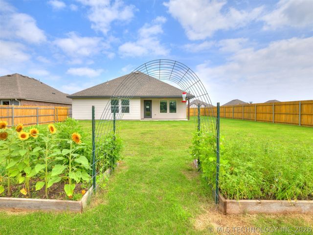 7030 E 155th Place S, Bixby, OK 74008