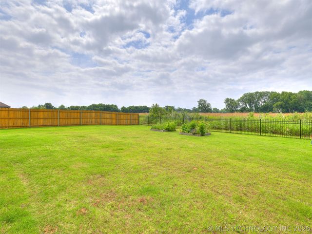 7030 E 155th Place S, Bixby, OK 74008