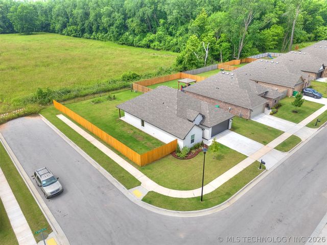 7030 E 155th Place S, Bixby, OK 74008