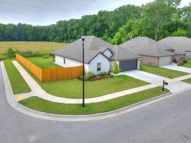 7030 E 155th Place S, Bixby, OK 74008