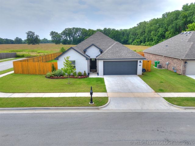 7030 E 155th Place S, Bixby, OK 74008