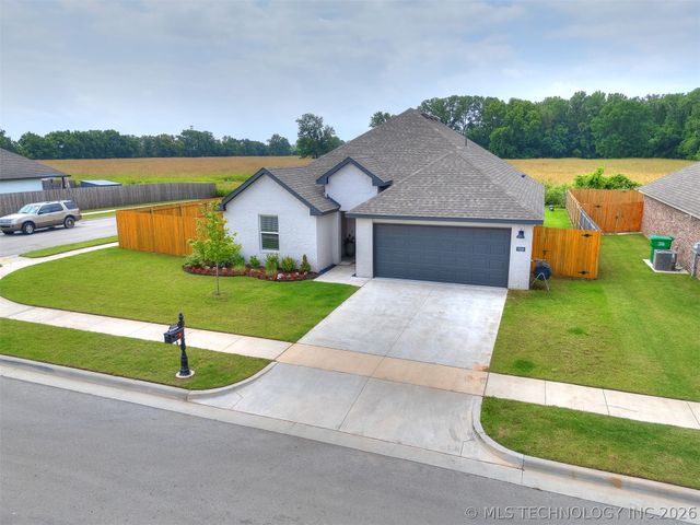 7030 E 155th Place S, Bixby, OK 74008