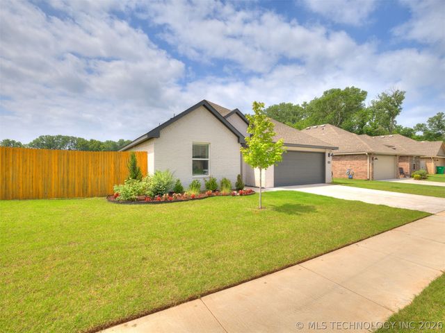 7030 E 155th Place S, Bixby, OK 74008