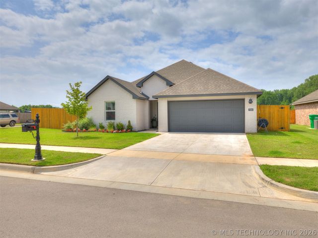 7030 E 155th Place S, Bixby, OK 74008