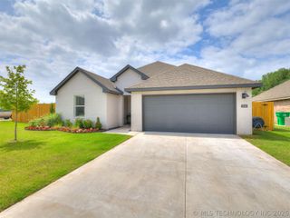 7030 E 155th Place S, Bixby, OK 74008