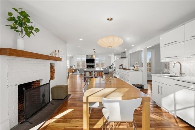 19 Wood St, Hopkinton, MA 01748