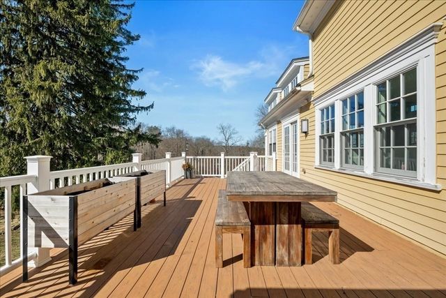 19 Wood St, Hopkinton, MA 01748