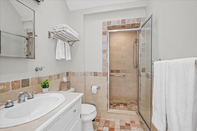 19 Wood St, Hopkinton, MA 01748