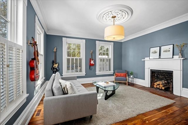 19 Wood St, Hopkinton, MA 01748