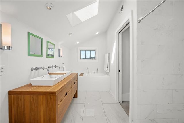 19 Wood St, Hopkinton, MA 01748