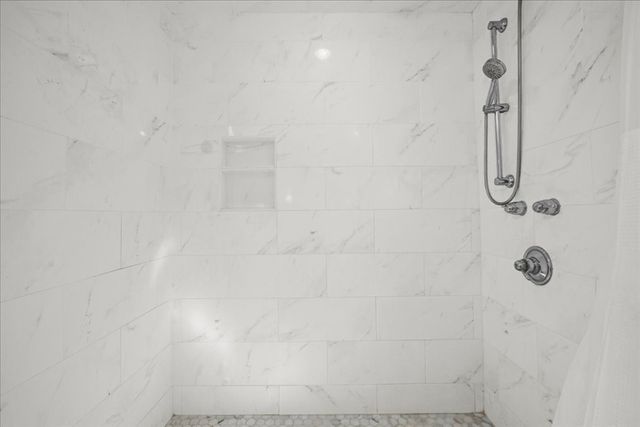 19 Wood St, Hopkinton, MA 01748