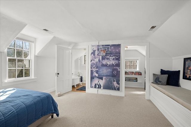 19 Wood St, Hopkinton, MA 01748