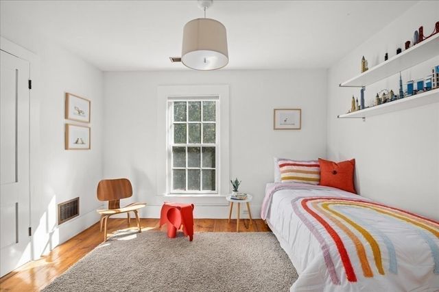 19 Wood St, Hopkinton, MA 01748