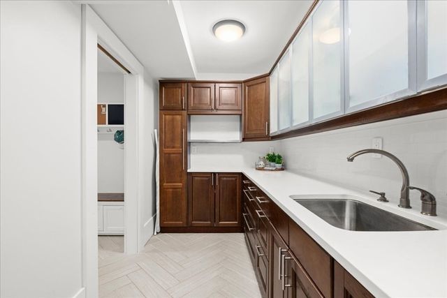 19 Wood St, Hopkinton, MA 01748