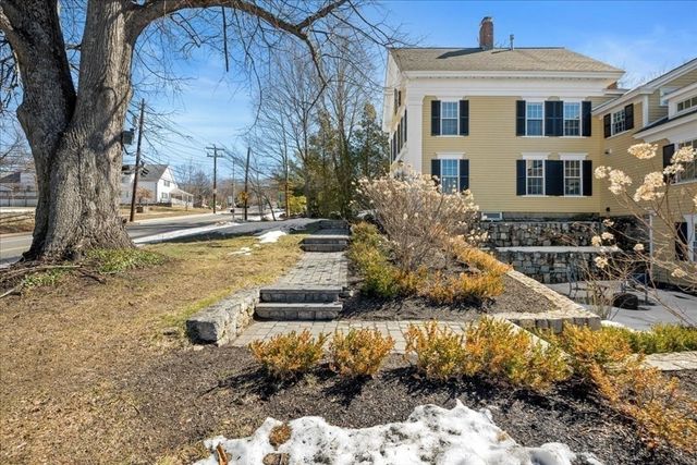 19 Wood St, Hopkinton, MA 01748