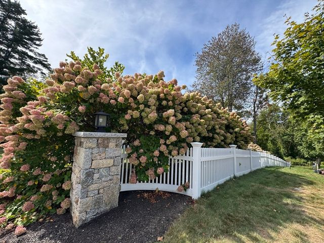 19 Wood St, Hopkinton, MA 01748