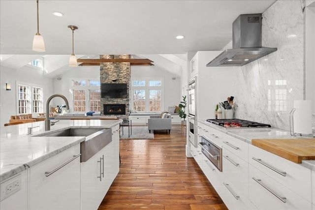 19 Wood St, Hopkinton, MA 01748