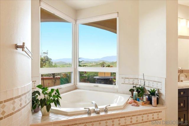 11568 Minneola Cir, Valley Center, CA 92082