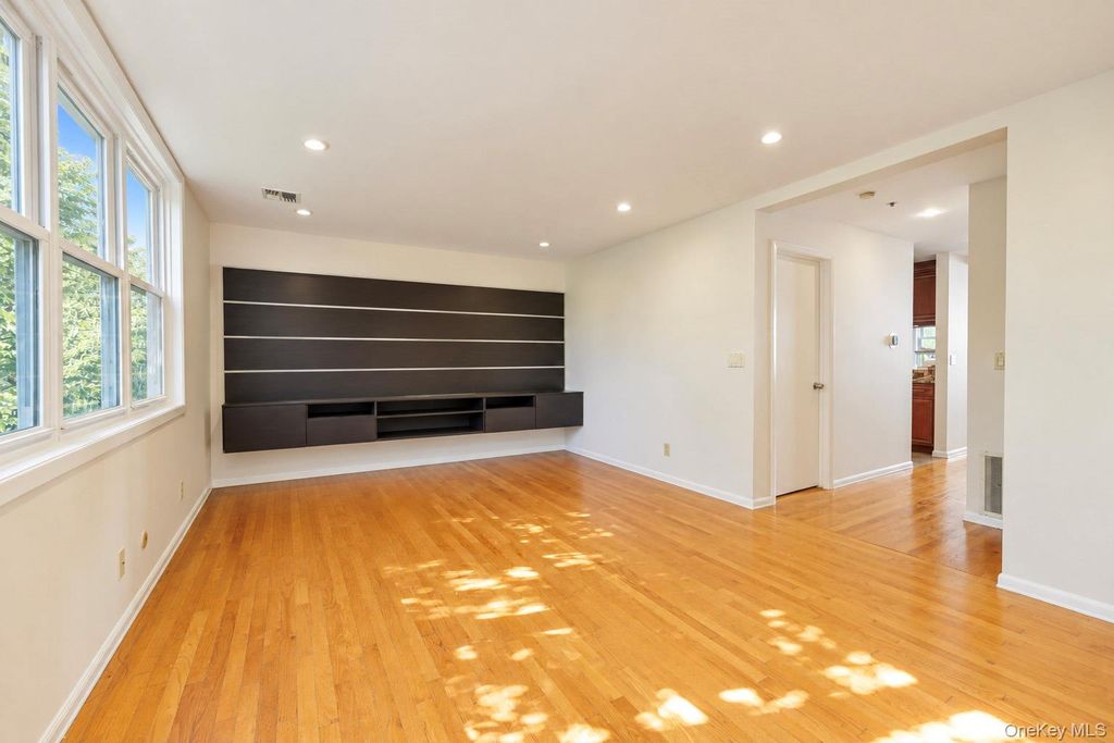207 Sunset Boulevard 9207B, Bronx, NY 10473 — photo 5