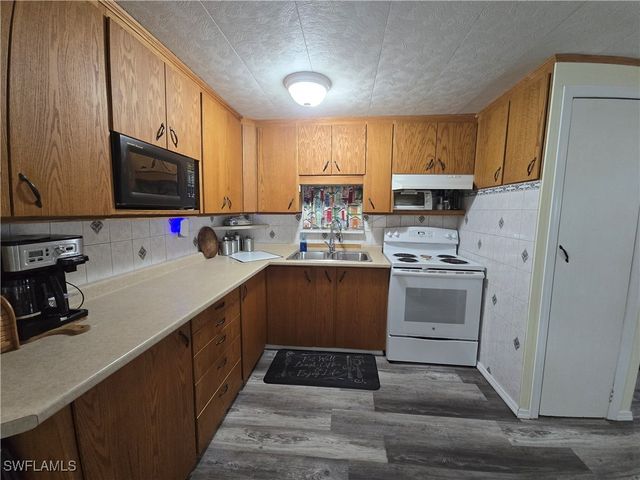 23 Enchanting BLVD E23, Naples, FL 34112